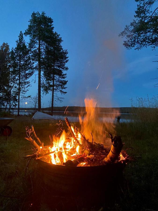 רובניימי Aurora Igloo Fireplace-Heated Tents In A Secret Forest With Private Jacuzzi And Shared Sauna Bathroom And Dog Friendly מראה חיצוני תמונה