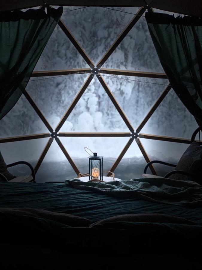 רובניימי Aurora Igloo Fireplace-Heated Tents In A Secret Forest With Private Jacuzzi And Shared Sauna Bathroom And Dog Friendly מראה חיצוני תמונה