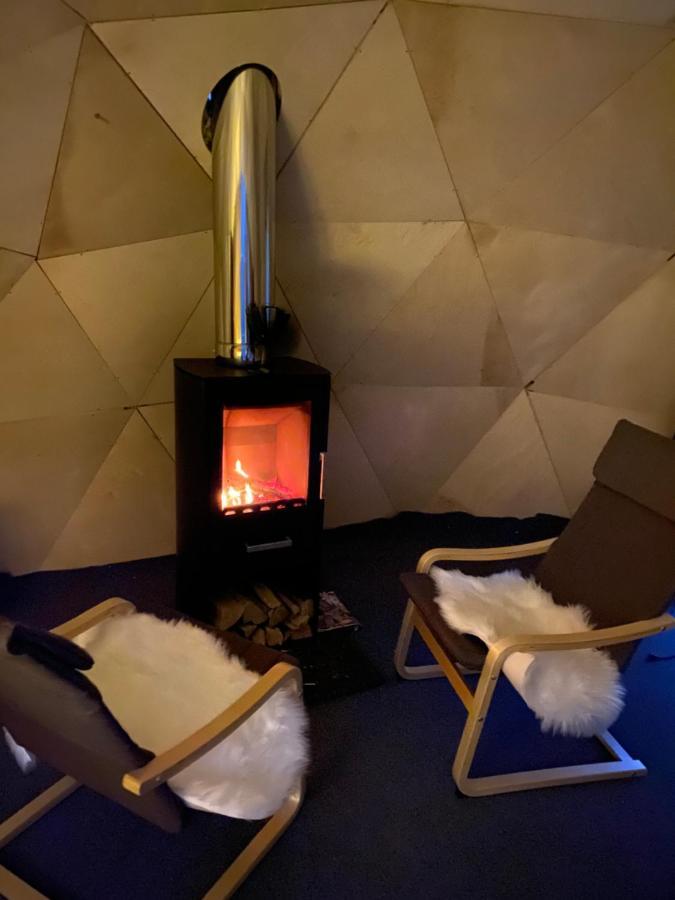 רובניימי Aurora Igloo Fireplace-Heated Tents In A Secret Forest With Private Jacuzzi And Shared Sauna Bathroom And Dog Friendly מראה חיצוני תמונה