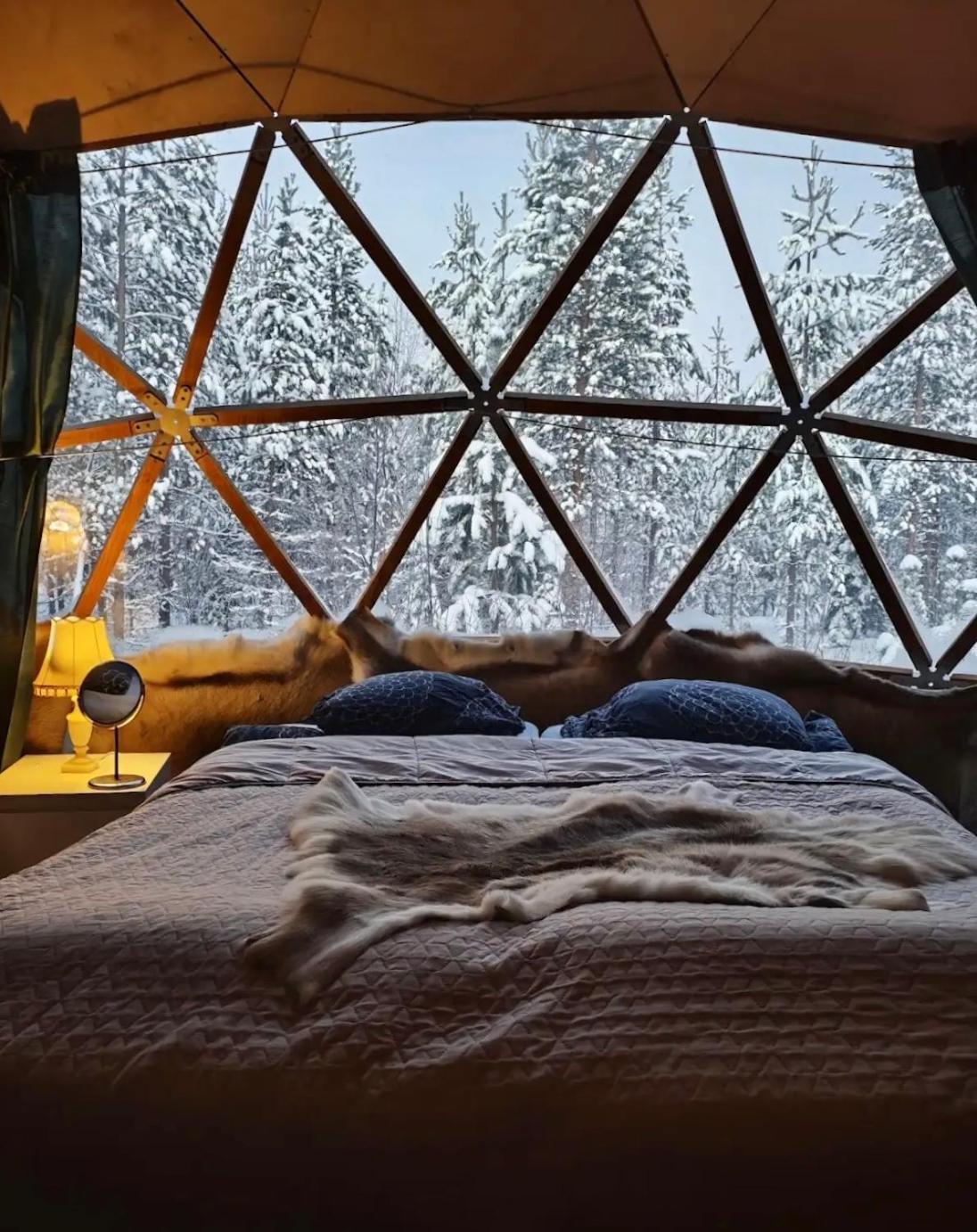 רובניימי Aurora Igloo Fireplace-Heated Tents In A Secret Forest With Private Jacuzzi And Shared Sauna Bathroom And Dog Friendly מראה חיצוני תמונה
