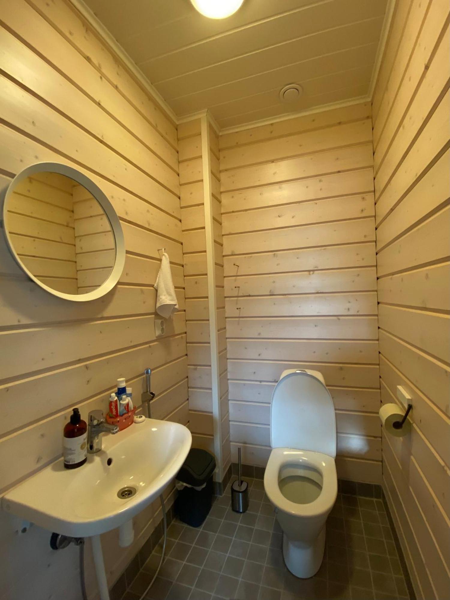 רובניימי Aurora Igloo Fireplace-Heated Tents In A Secret Forest With Private Jacuzzi And Shared Sauna Bathroom And Dog Friendly מראה חיצוני תמונה